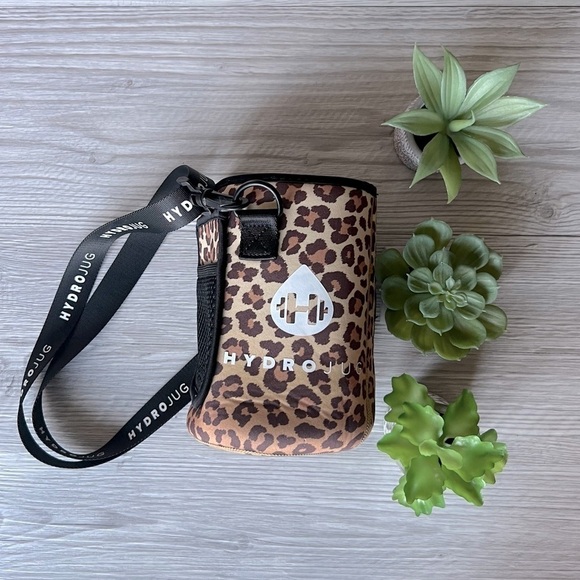 HYDROJUG leopard print pro jug sleeve - Picture 2 of 8